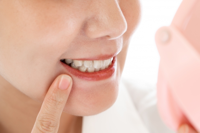 前歯だけに限定される矯正治療「部分矯正」の内容・メリットを解説